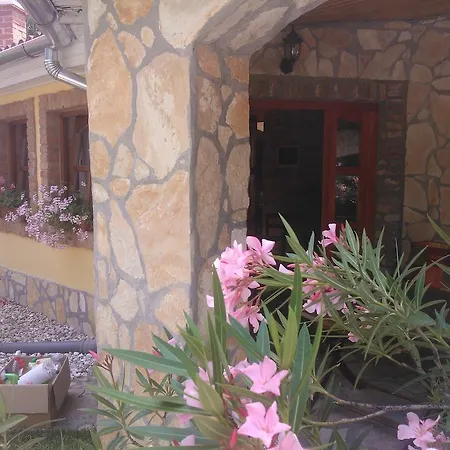 Mediterran Apartmanhaz *