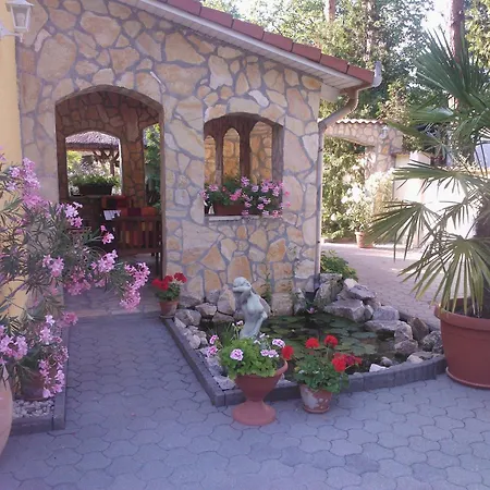 Mediterran Apartmanhaz Сантод